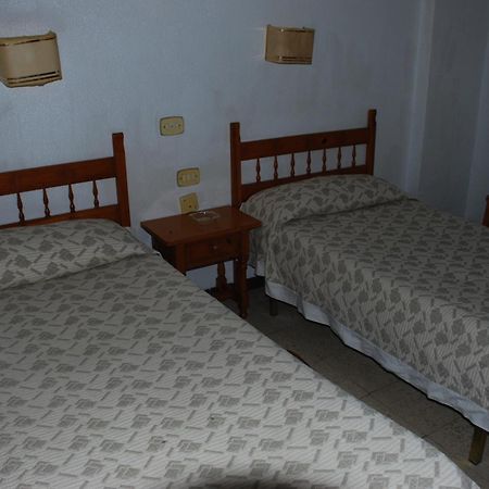 Pension Versalles Алхесирас Екстериор снимка